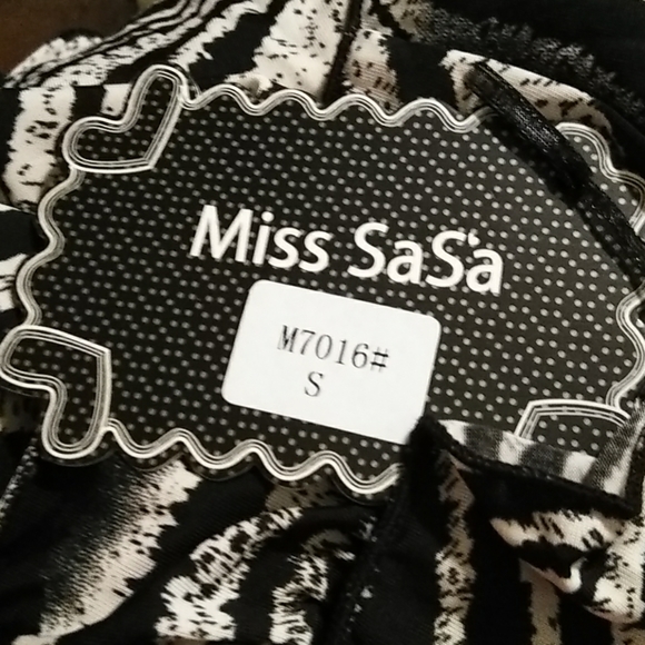 😻 4/$25 Ruffled Front Animal Print Waist Length Blouse NWT - Picture 6 of 8